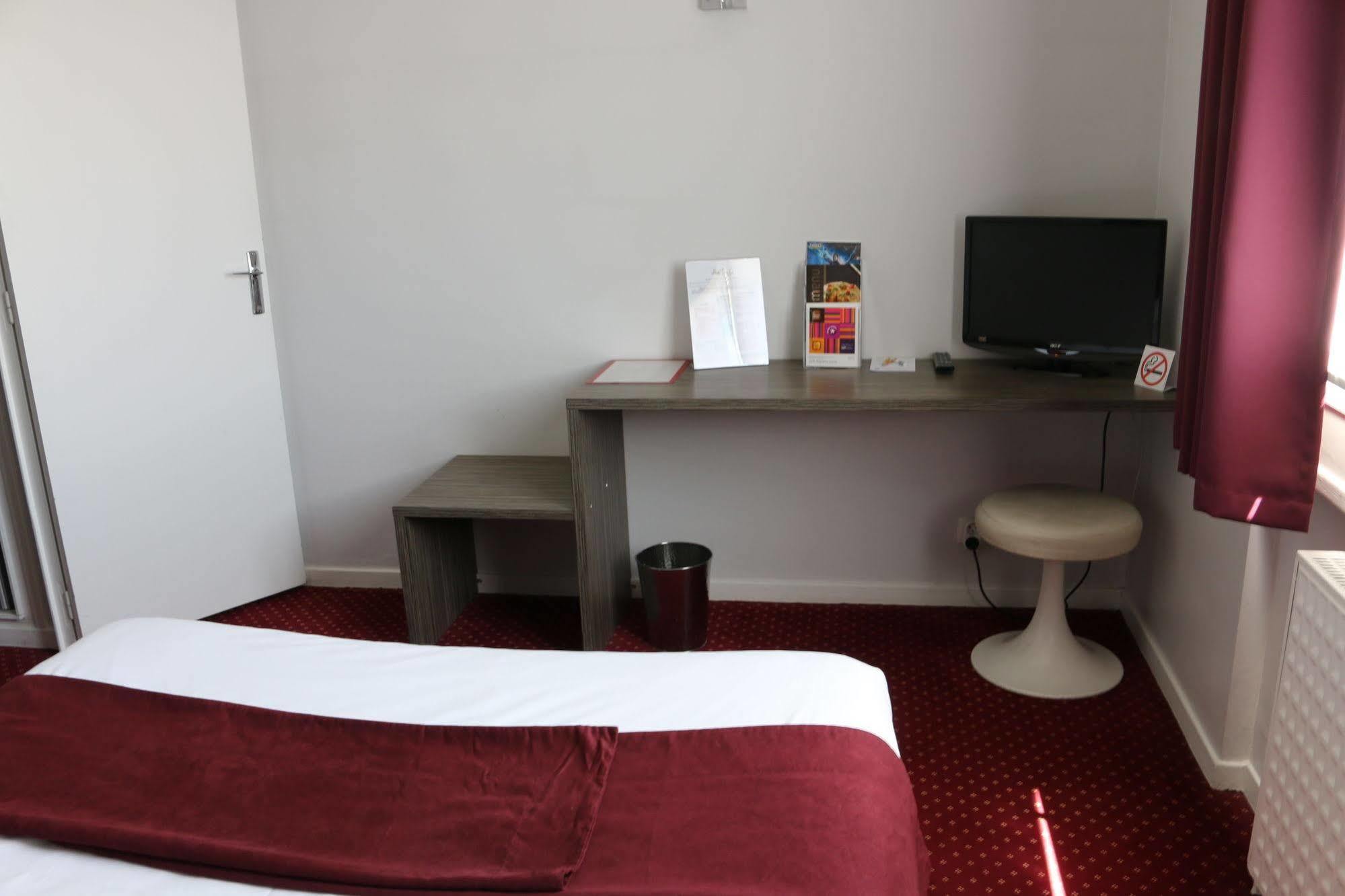 The Originals City, Hotel Dau Ly, Lyon Est Bron Exterior photo