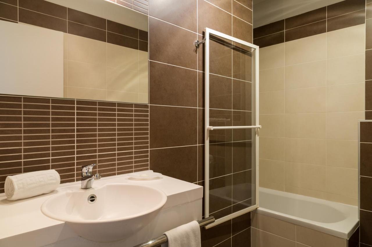 The Originals City, Hotel Dau Ly, Lyon Est Bron Exterior photo